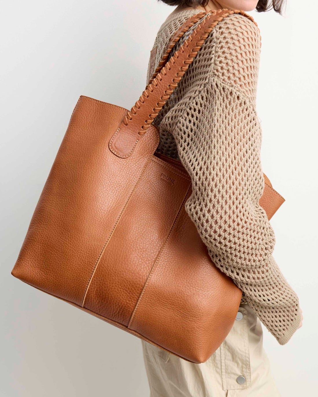 Shopper The Braided en cuero vegetal liso