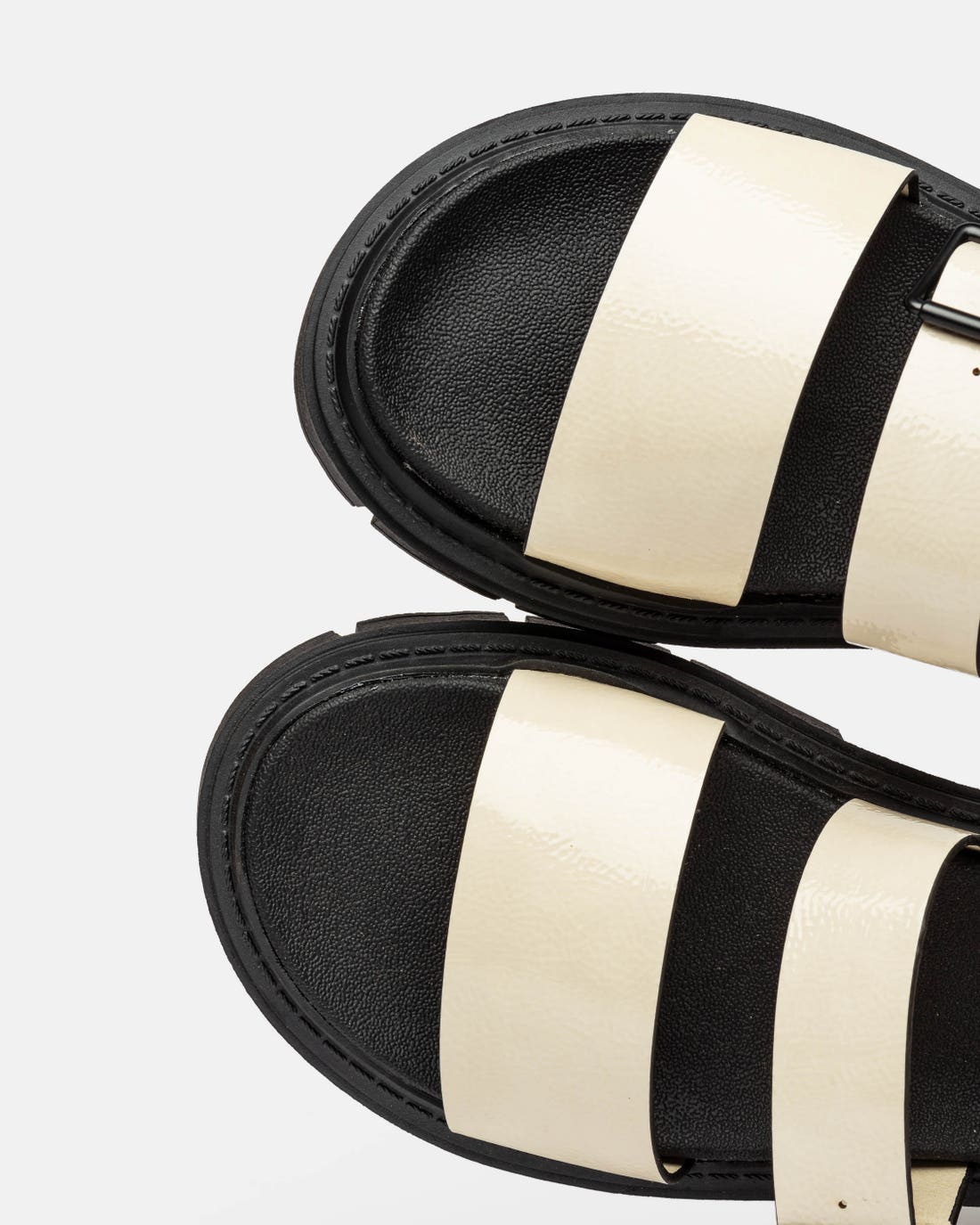 Sandalia media Nina en efecto cuero